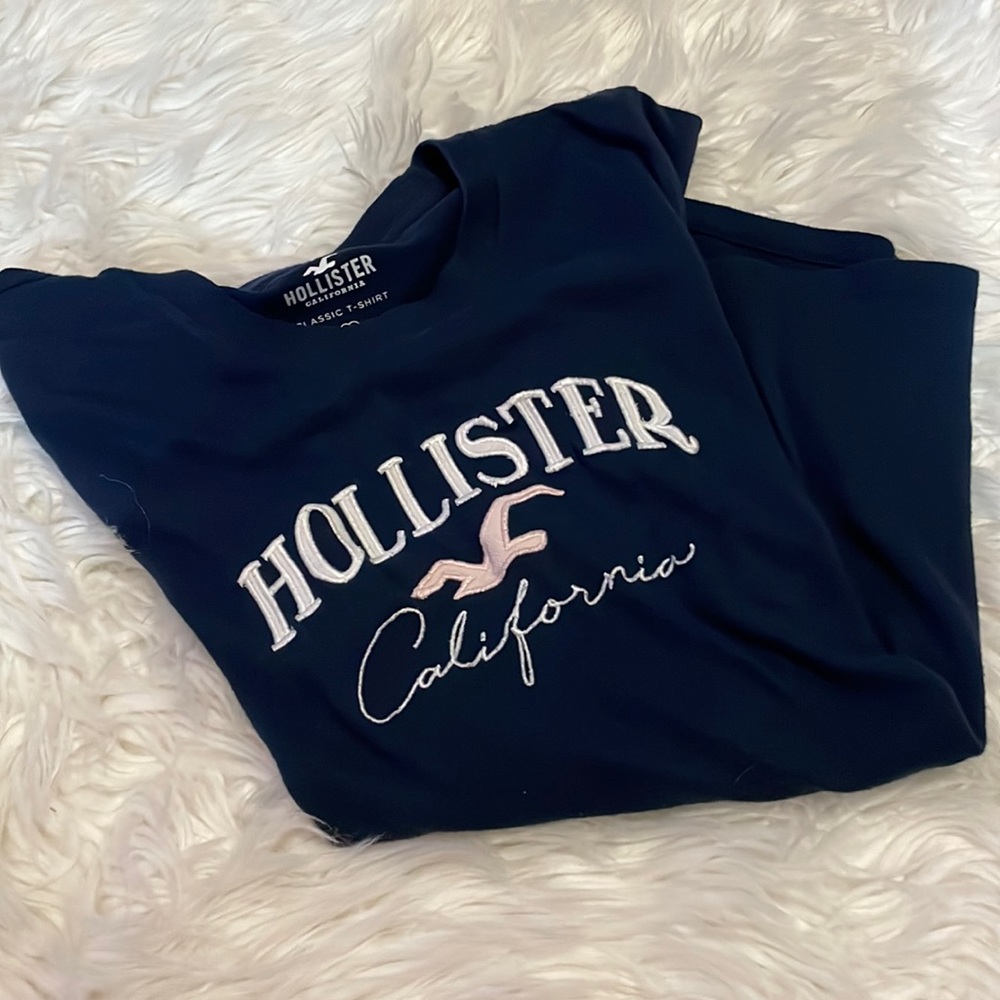 hollister navy t-shirt